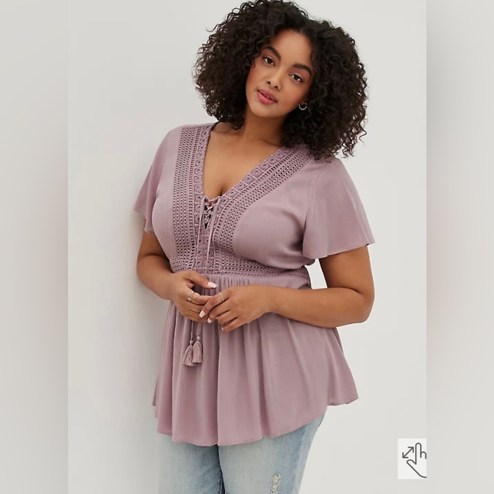 Torrid Babydoll Crinkle Gauze Crochet Inset lace-up top- BNWT